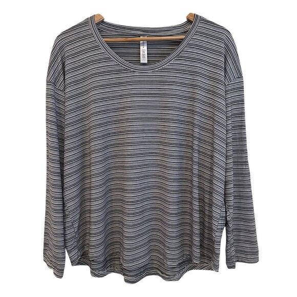Athleta Cloudlight Stratus Striped Black and White Women’s Top Size 1X - Picture 3 of 7